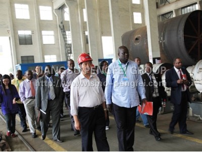 Vice manager of Pengfei Group visit new plant with African foreigners