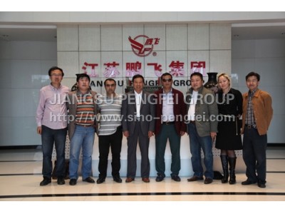 Pengfei Group Foreign clients to negotiate and take photos